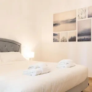 The Rent - Elegant Five-bedrooms Near Colosseo Apartment